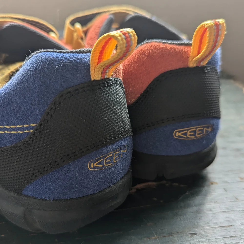 KEEN Jasper Big Kids Size 6 suede sneakers with easy on bungee cinch - Picture 6 of 12